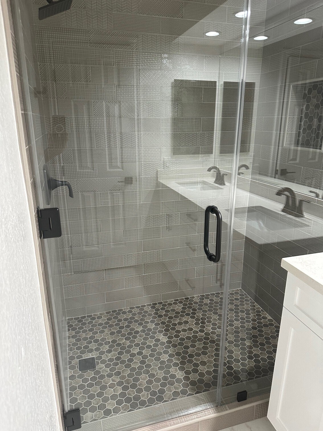 Full-length walk-in shower - 35 Santa Agatha