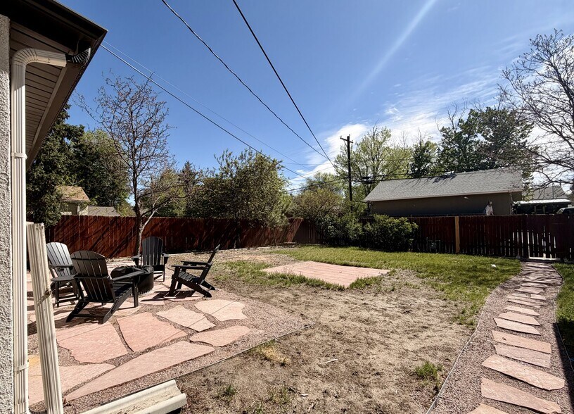 Building Photo - 1011 N Meade Ave