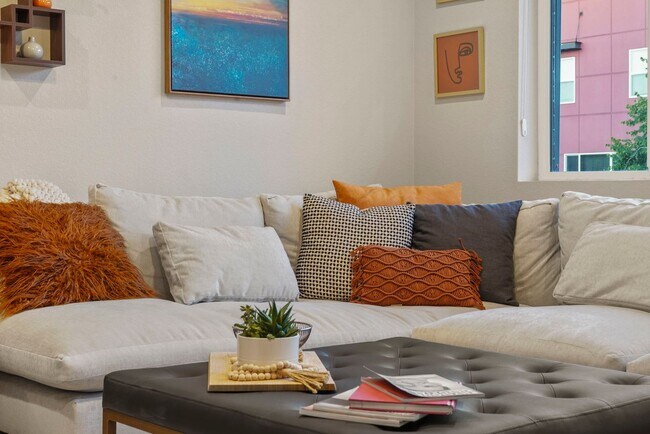 Building Photo - Modern 3-Bedroom Townhome in Midtown Denver – Carefree Living Awaits!