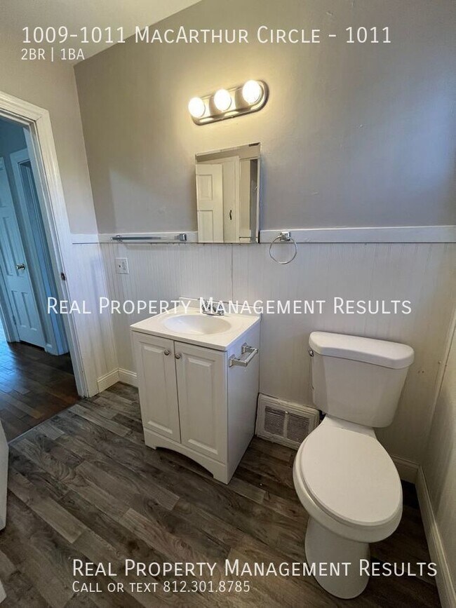 Building Photo - 2 Bedroom, 1 Bathroom Duplex, East Side