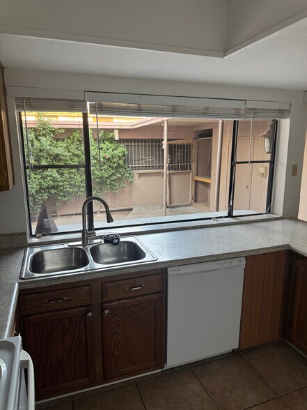 Building Photo - 1550 N Stapley Dr