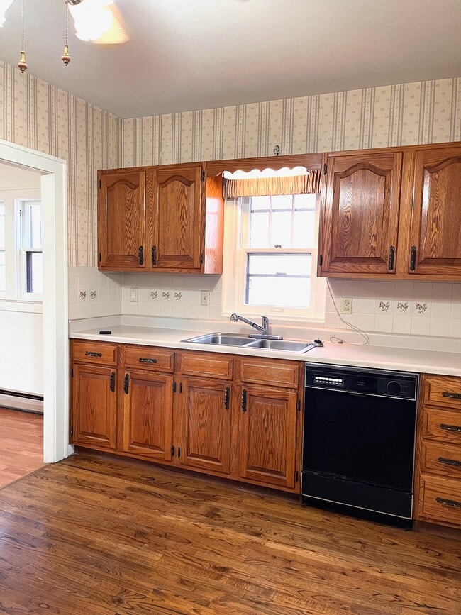 Building Photo - 1322 Lake Ave