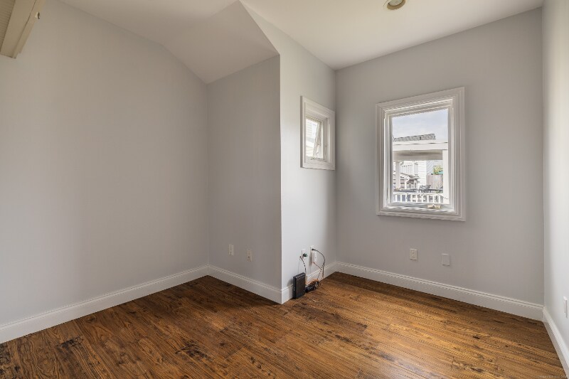 Building Photo - 13 Richard St