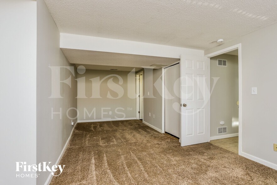 Building Photo - 3201 Lupine Dr