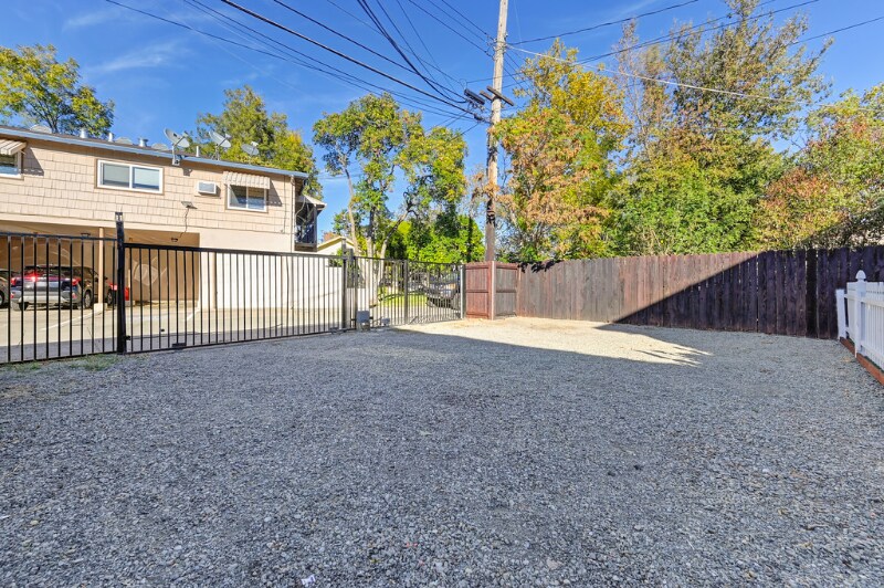 Building Photo - 2657 2nd Ave