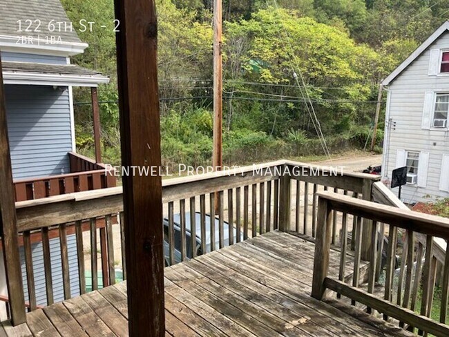 Building Photo - 122 6th St