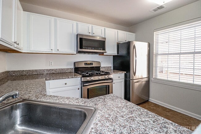 Building Photo - 105 Adamecs Way