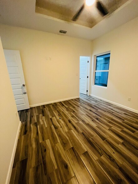 Building Photo - 1606 Angelina Dr