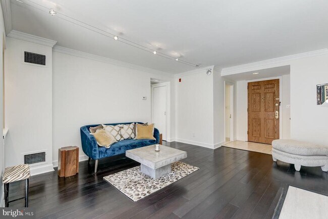 Building Photo - 1080 Wisconsin Ave NW