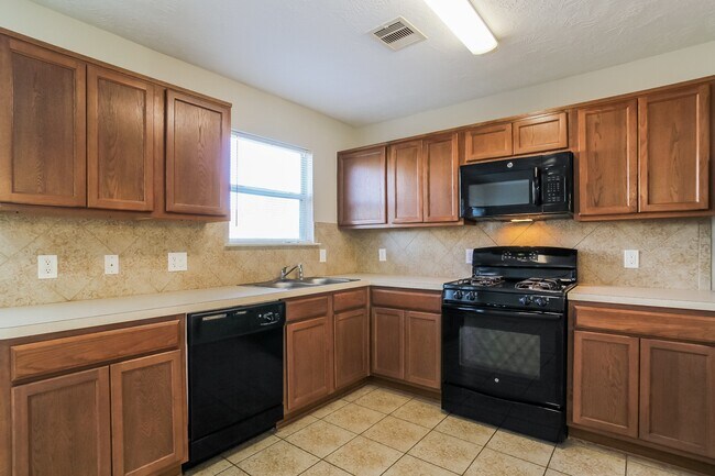 Building Photo - 8107 Sanders Glen Ln