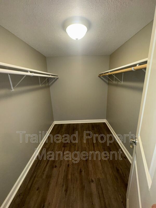 Building Photo - 603 Hillcrest St