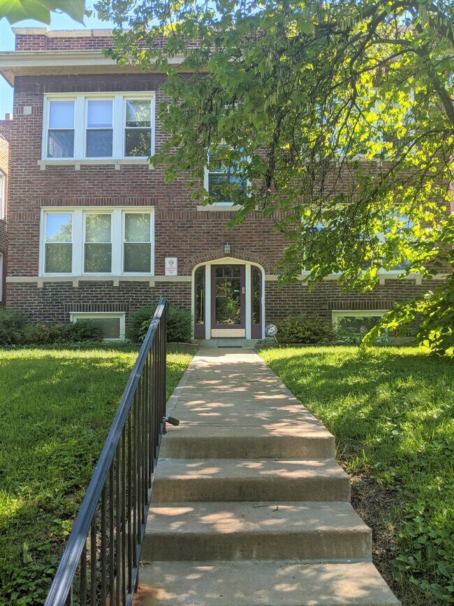 Building Photo - 4164 W Pine Blvd