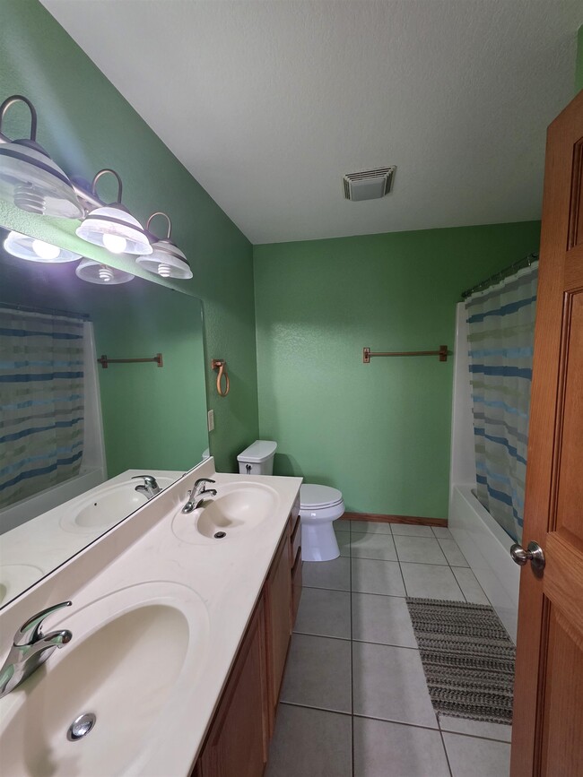 Building Photo - 3177 Bookham Dr