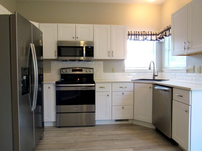 Building Photo - Beautiful 3 bed 2.5 bath Franklin Home