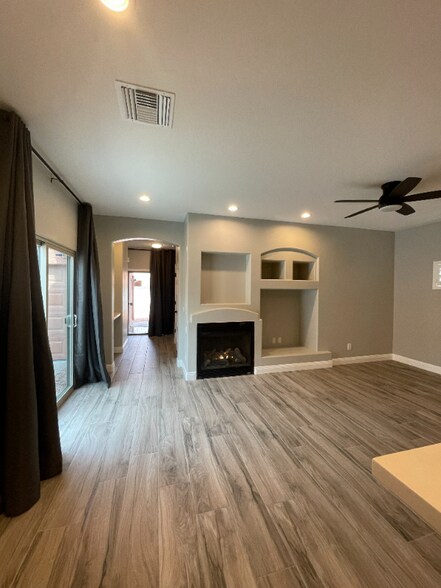 Building Photo - 2720 E Wildhorse Pl