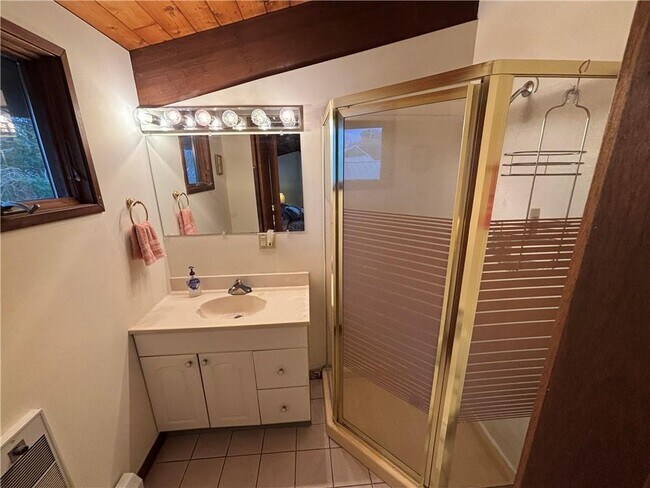 Building Photo - 278 Charlestown Beach Rd