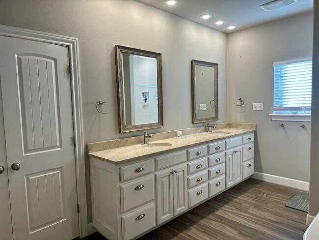 Building Photo - 3/2/2 Home in Kelsey Park – Former Parade of Homes Showcase!