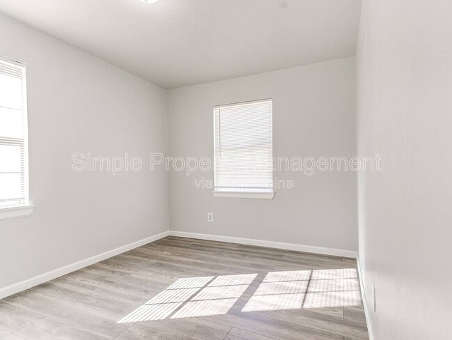 Building Photo - 3312 S Harvey Ave