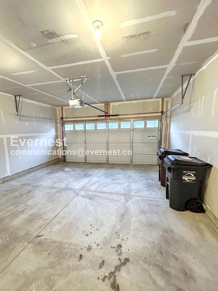 Building Photo - 830 S Greenway Dr