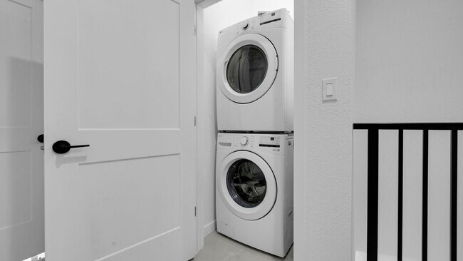 Building Photo - 415 NW 13 Ct