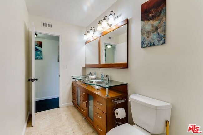 Building Photo - 11257 Collett Ave