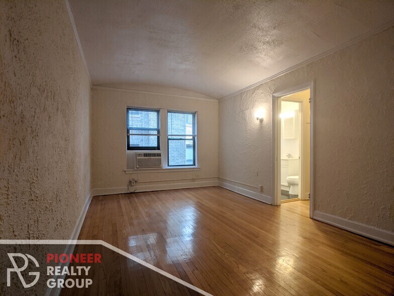 Primary Photo - 535 W Arlington Pl