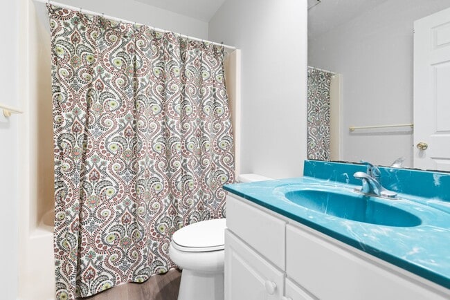 Building Photo - Available 6/9! Fabulous Home in Fantastic Location