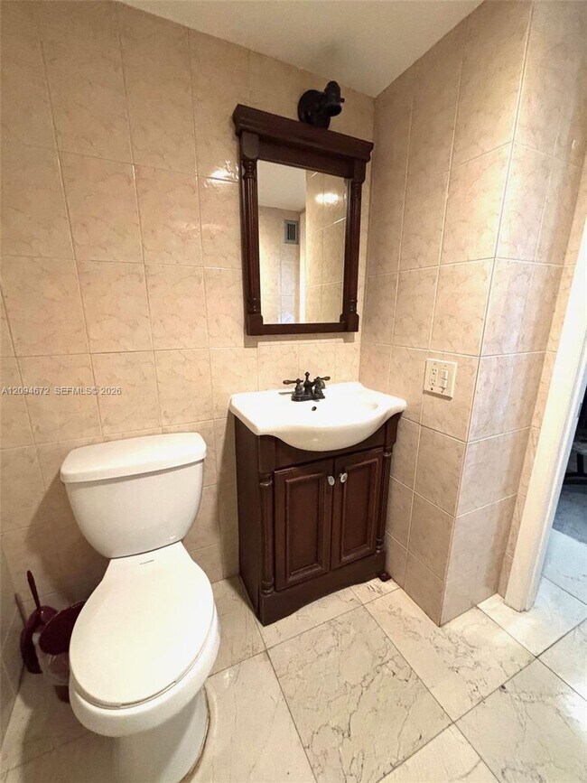 Building Photo - 1817 S Ocean Dr