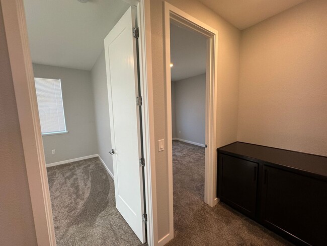 Building Photo - New Ryder Home Tons of Upgrades