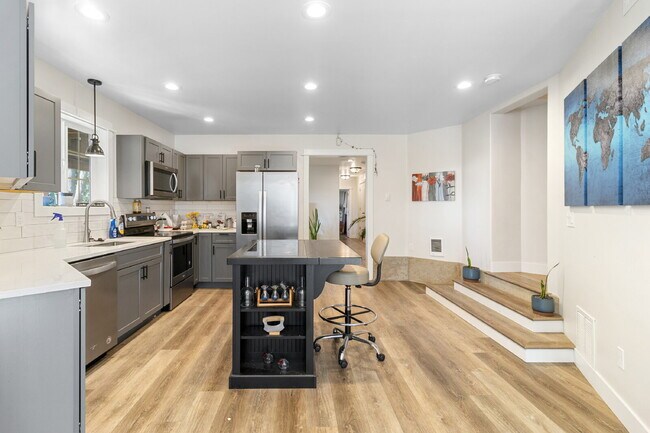 Building Photo - Beautiful, Spacious, Damascus Home with Incredible Views