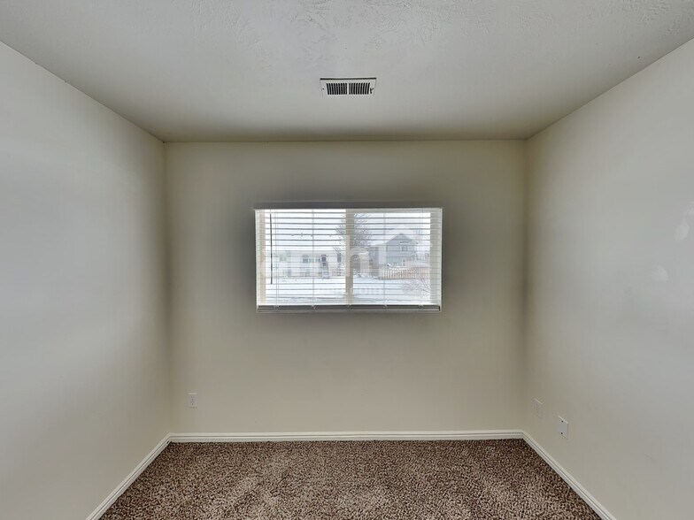 Building Photo - 1220 Lewis Peak Dr