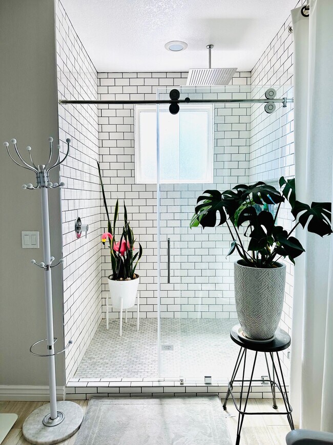 Building Photo - 4090 Jay St