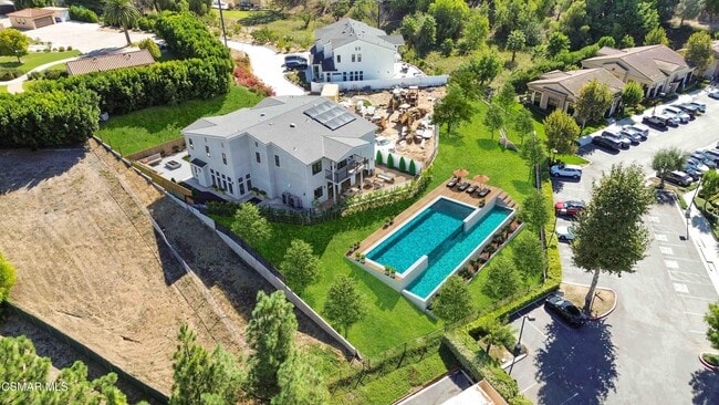 Building Photo - 252 Capri Dr