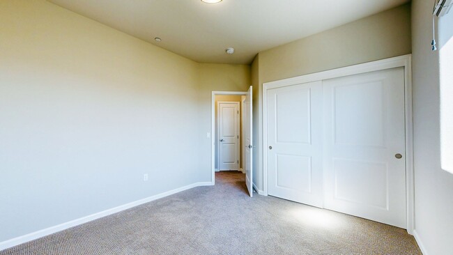 Building Photo - Rare Santa Rosa Four Bedroom house in Desi...