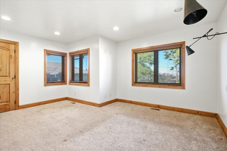 Building Photo - 623 N Wall St
