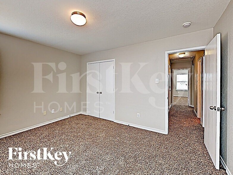 Building Photo - 5423 Montague Ln