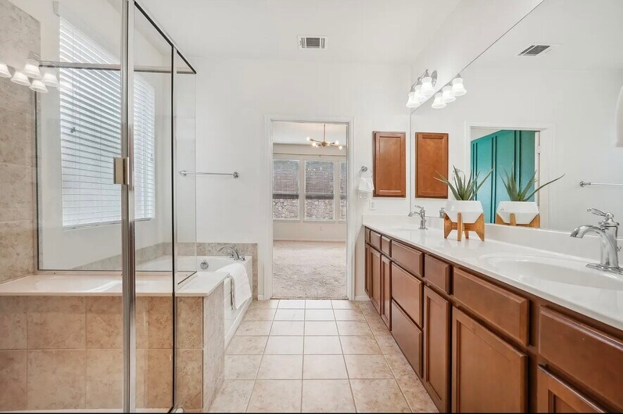 Primary bathroom - 27458 Camino Tower