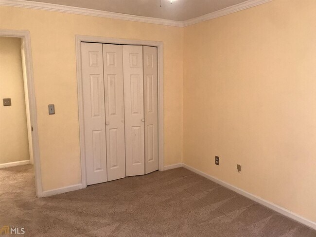 Building Photo - 2600 Holcomb Springs Dr