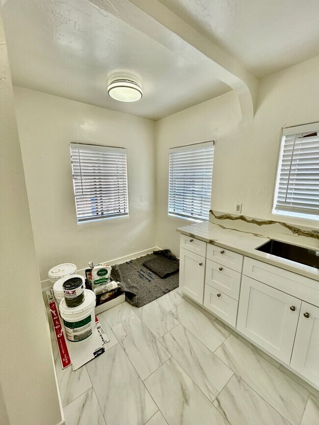 Building Photo - Remodeled 2 Bed | 1. Bath