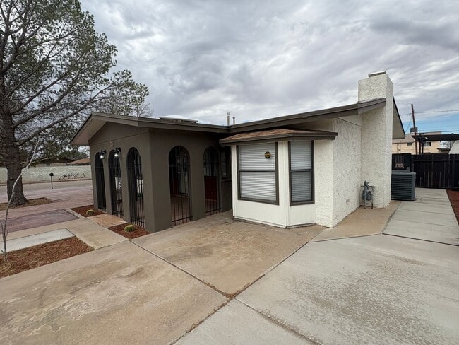 Building Photo - HOME FOR RENT IN ANTHONY TEXAS