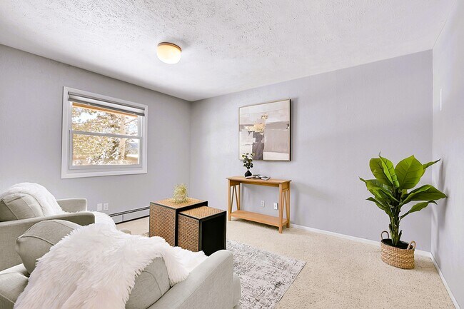 Building Photo - 28585 Evergreen Manor Dr