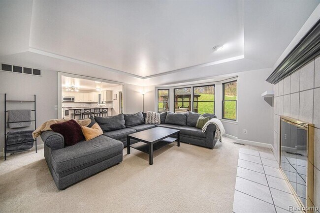 Building Photo - 695 Heritage Dr