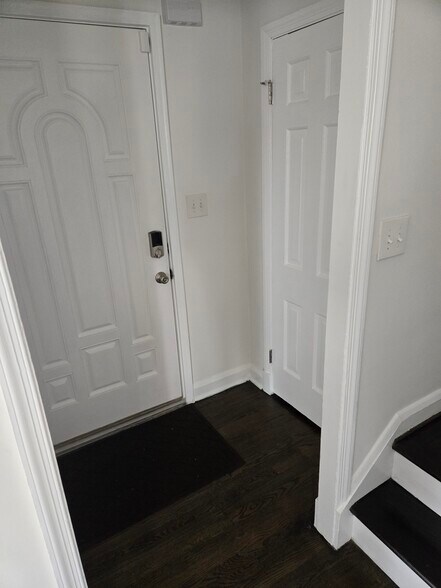 Building Photo - 1511 Woodbourne Ave