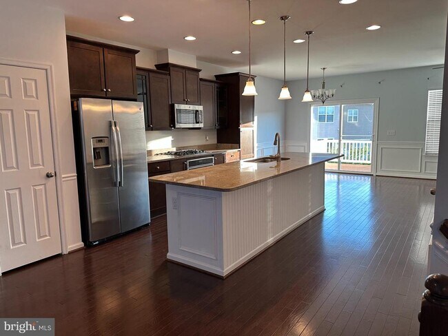 Building Photo - 9075 Alexander Way