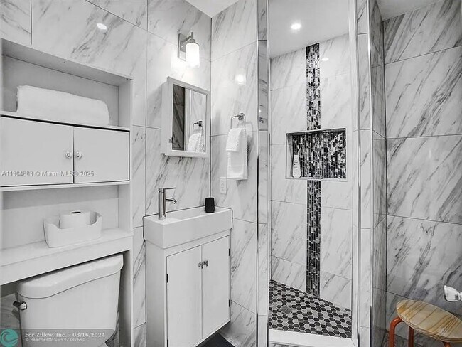 Building Photo - 1500 NE 4th St