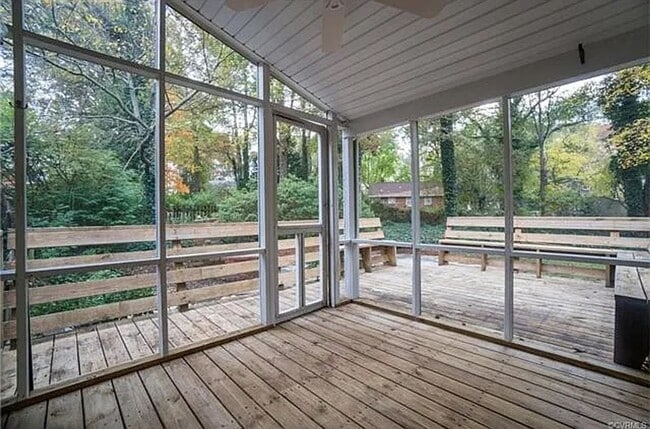 Building Photo - Cozy West Lake Hills Home
