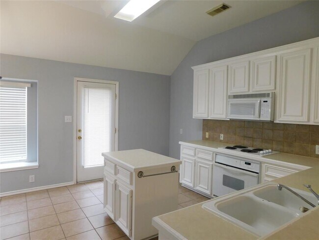 Building Photo - 4211 Creek Hollow Ln