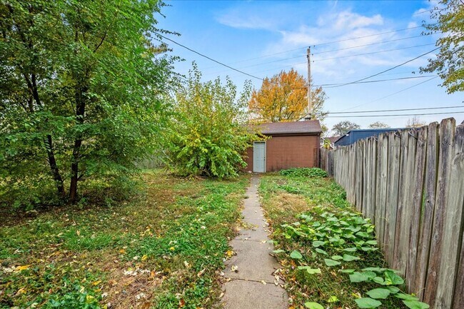 Building Photo - 1338 S Talbott St