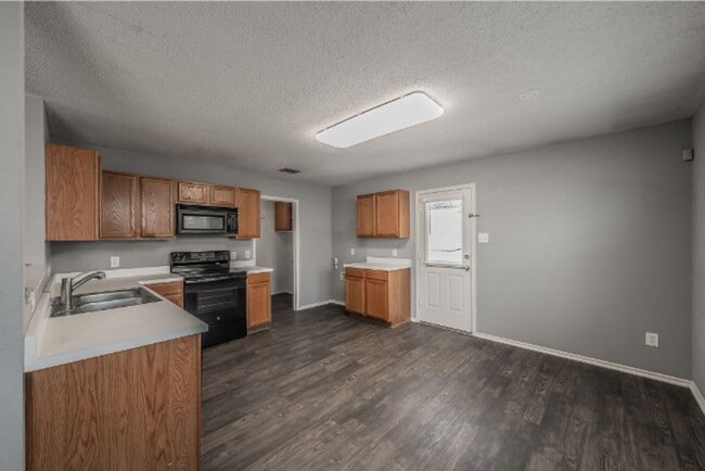 Building Photo - 3327 Clydesdale Dr