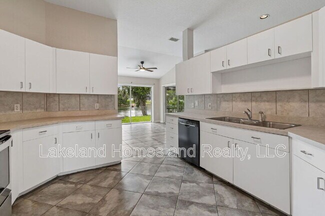 Building Photo - 95 Woodside Dr